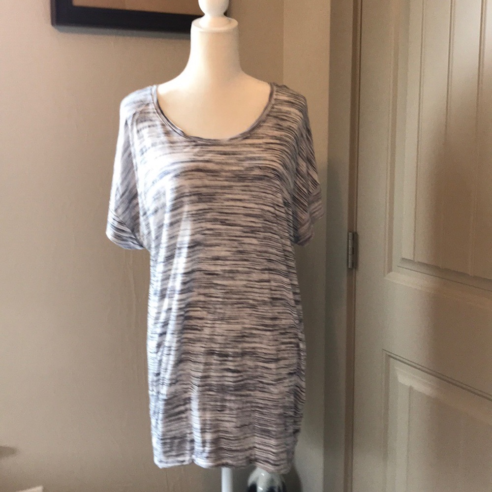 💥💥5 for $20💥💥Adorable long top.